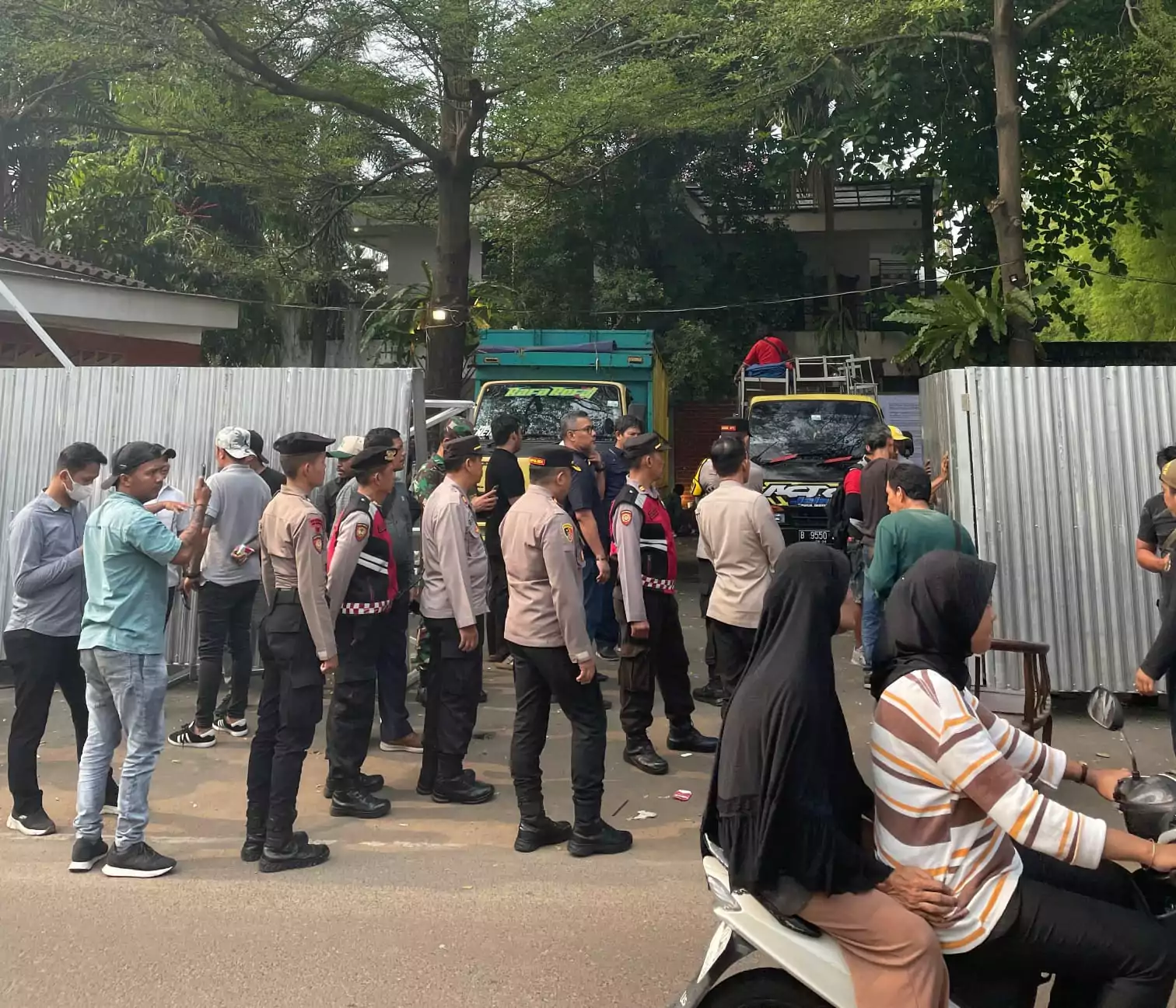 Polisi Amankan Eksekusi Kafe Sedjuk di Cilandak, Berjalan Aman dan Kondusif