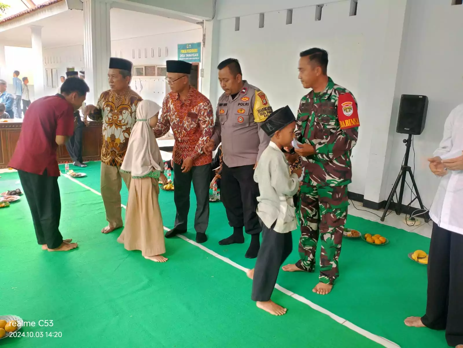 Syukuran Perpanjangan Jabatan, Kades Tamansari Gelar Santunan untuk Anak Yatim Piatu - Desapedia